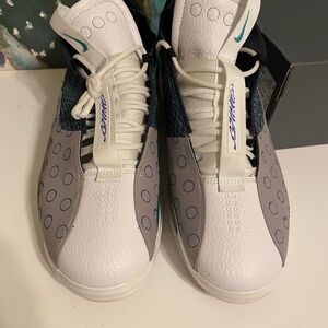 Nike D/MS/X Men SIZE 11 white and turquoise